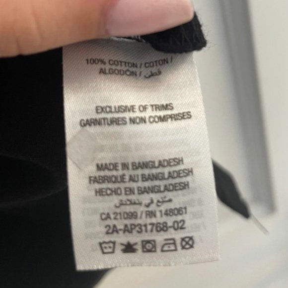 Basic Black Graphic Tee - Picture 4 of 6